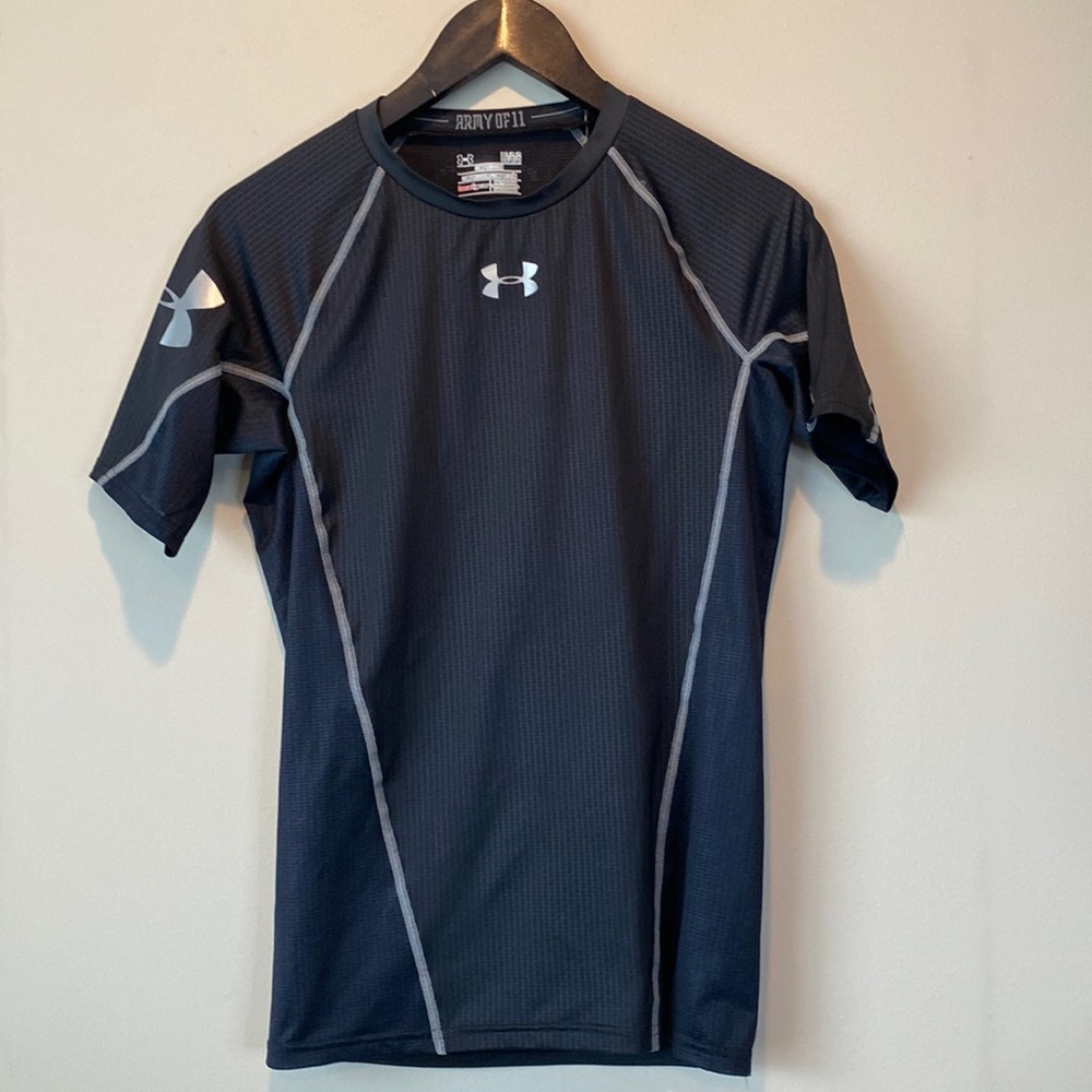 NWOT Under Armour LG short sleeve compression shirt black army off 11 Heat gear